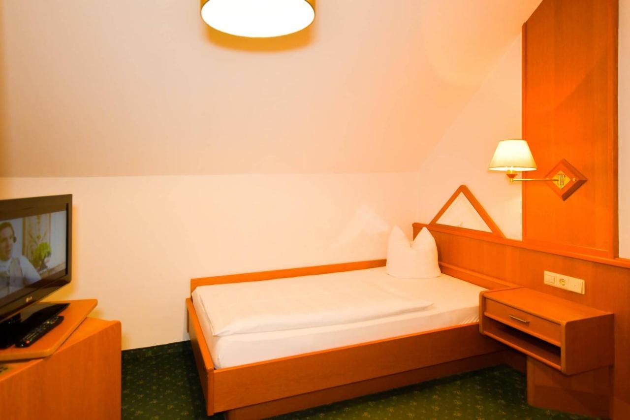 Hotel Jerolitsch Krumpendorf Екстериор снимка