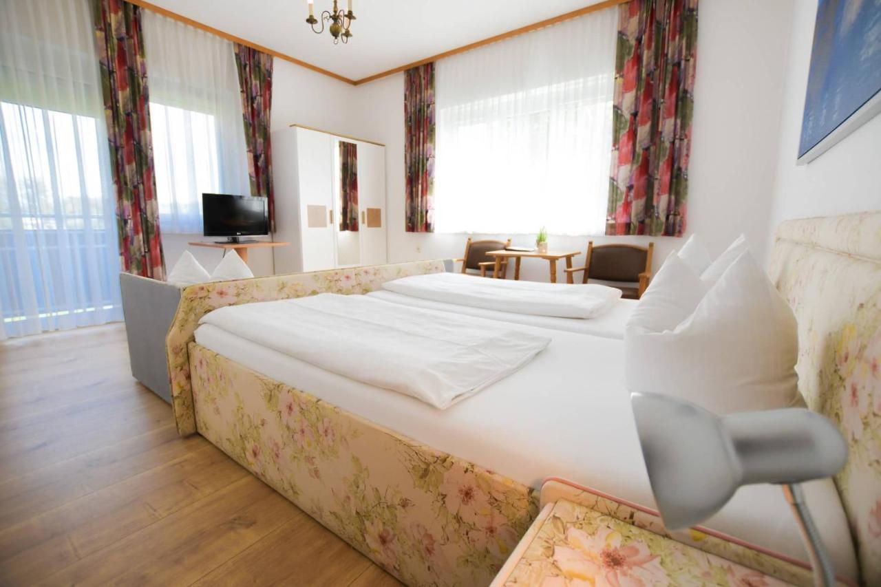 Hotel Jerolitsch Krumpendorf Екстериор снимка