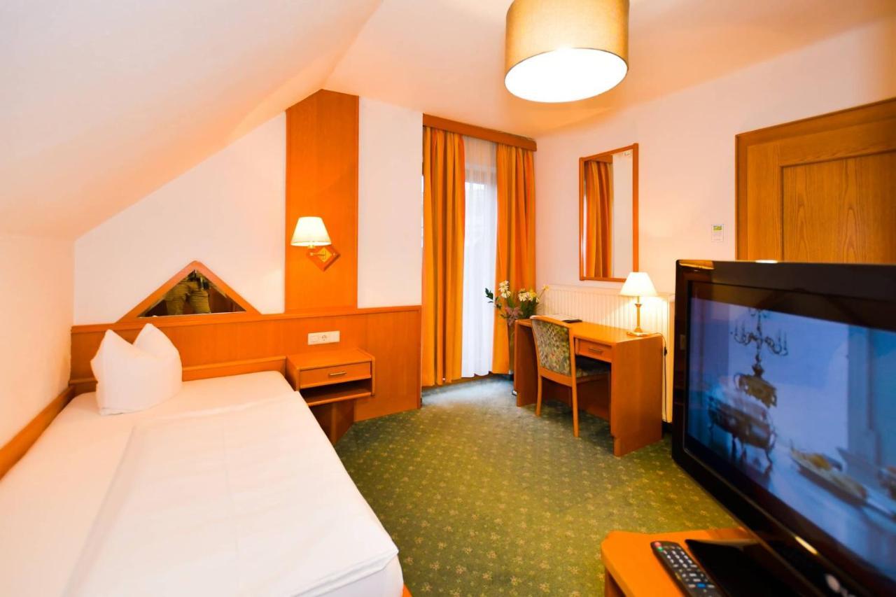 Hotel Jerolitsch Krumpendorf Екстериор снимка