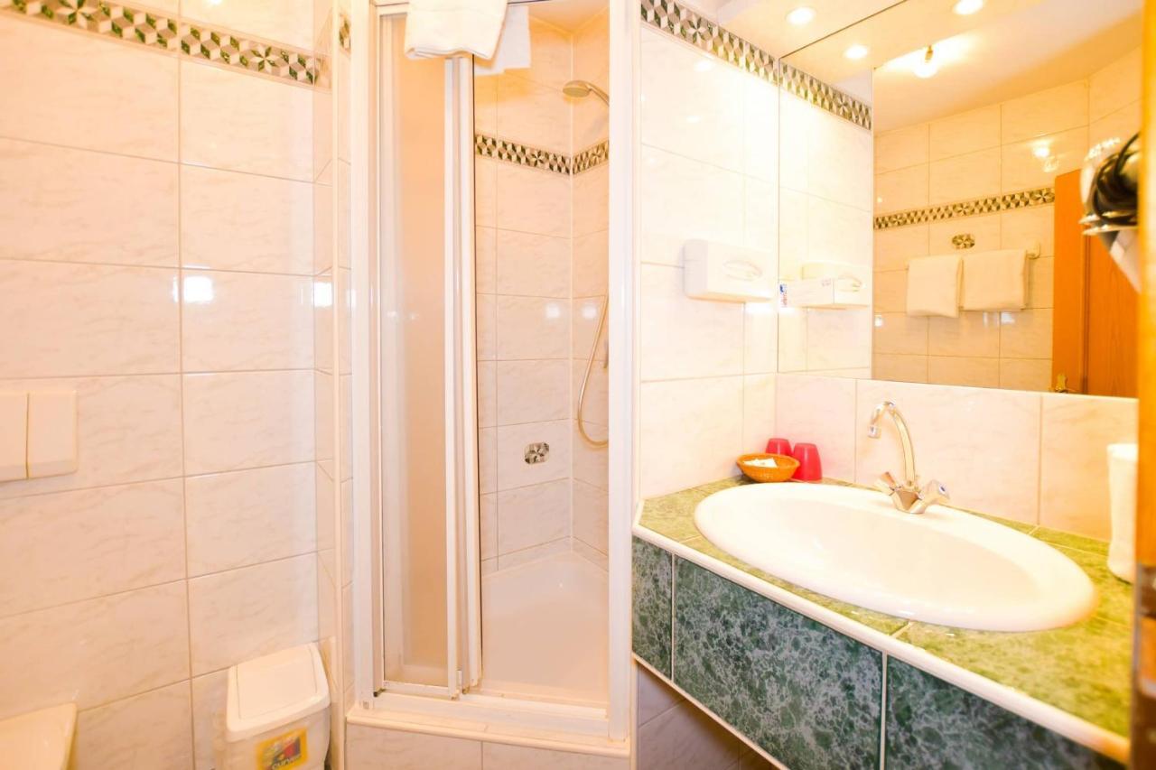 Hotel Jerolitsch Krumpendorf Екстериор снимка