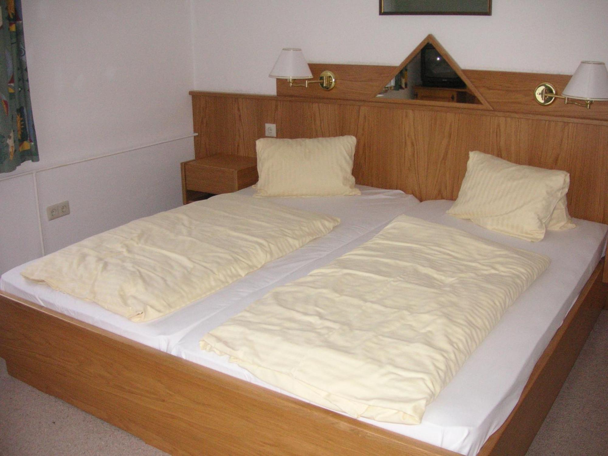 Hotel Jerolitsch Krumpendorf Екстериор снимка