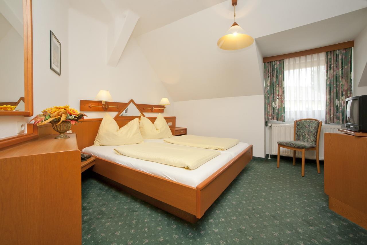 Hotel Jerolitsch Krumpendorf Екстериор снимка
