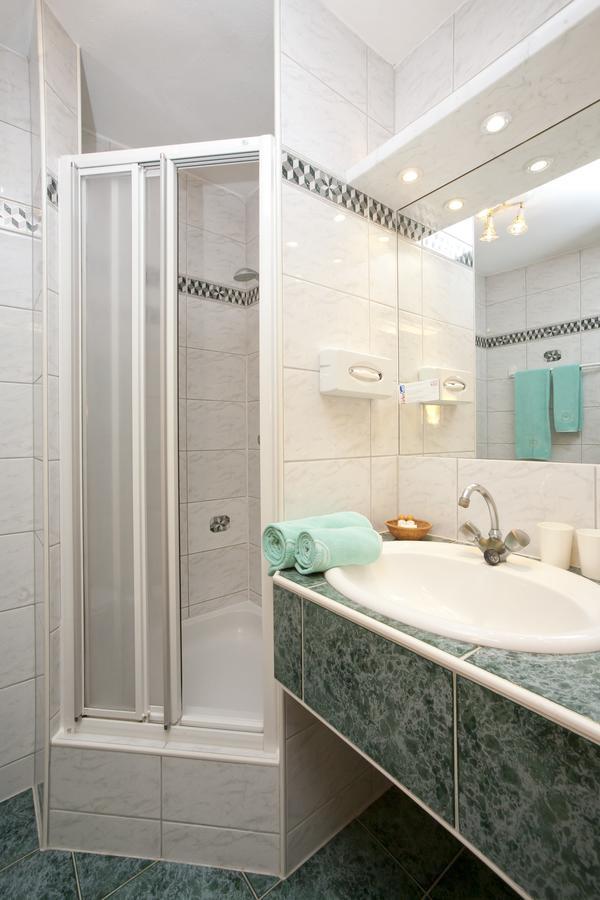 Hotel Jerolitsch Krumpendorf Екстериор снимка